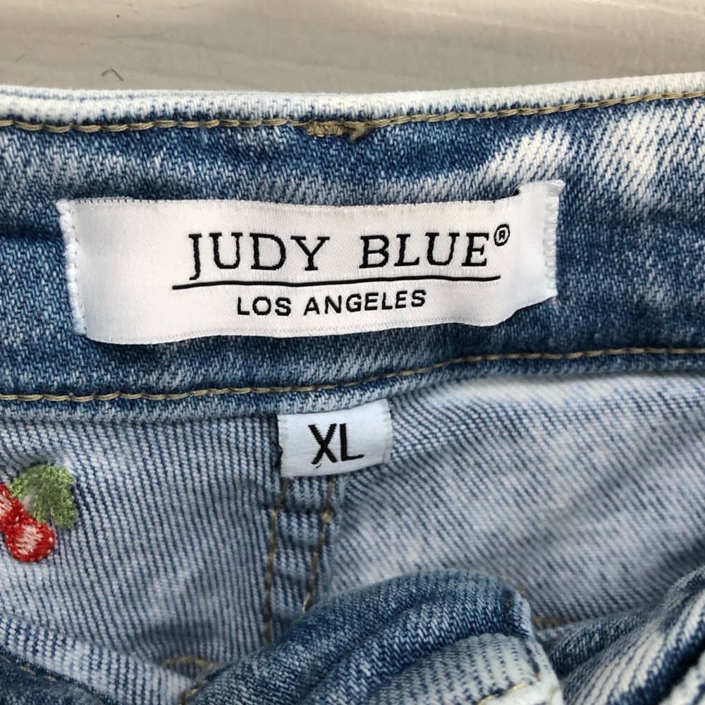 Judy Blue Cut Off Shorts High Rise Cherry Embroidered Acid Wash XL Festival - Picture 4 of 16